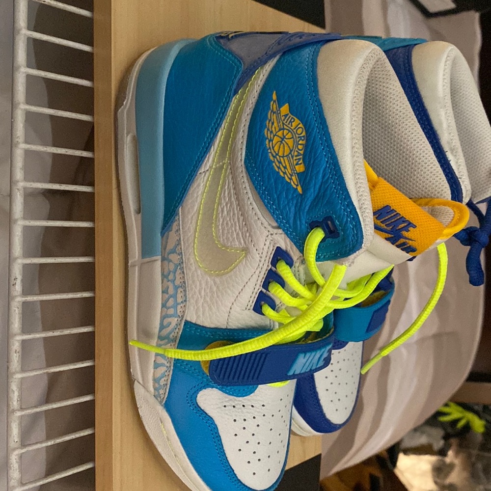 Youth Jordan Legacy 312 high only worn a few times